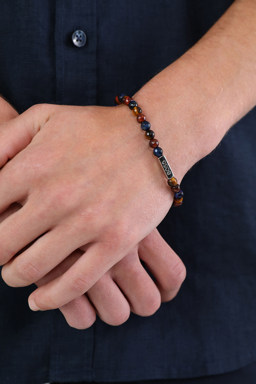 תמונת כל הלוק של צמיד חרוזים צבעוניים